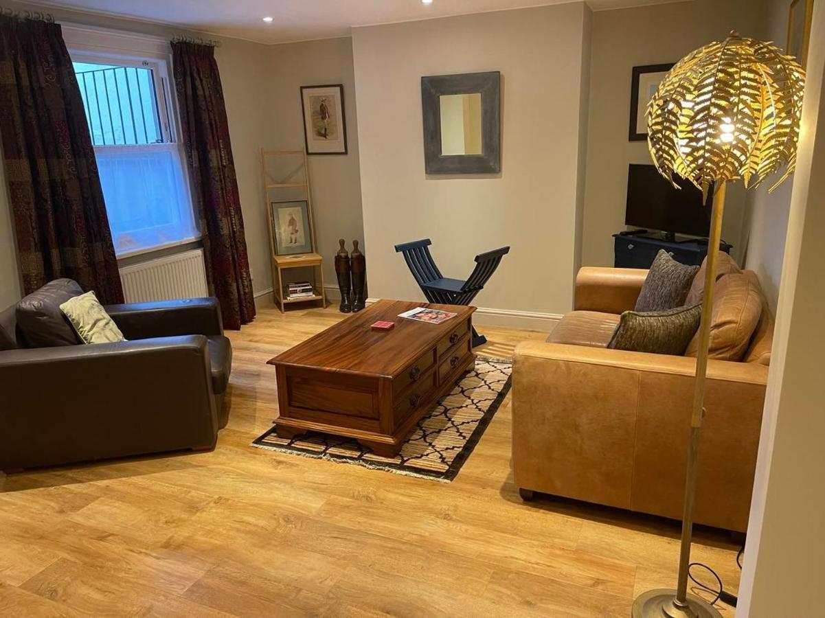 Cheltenham Central Apartment, Parking, Close Bars & Restaurants كيلتنهام المظهر الخارجي الصورة