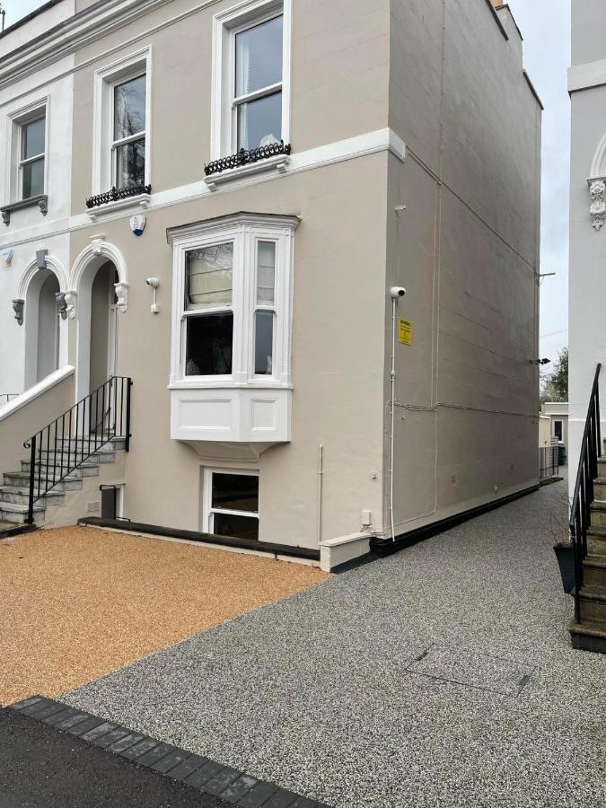 Cheltenham Central Apartment, Parking, Close Bars & Restaurants كيلتنهام المظهر الخارجي الصورة